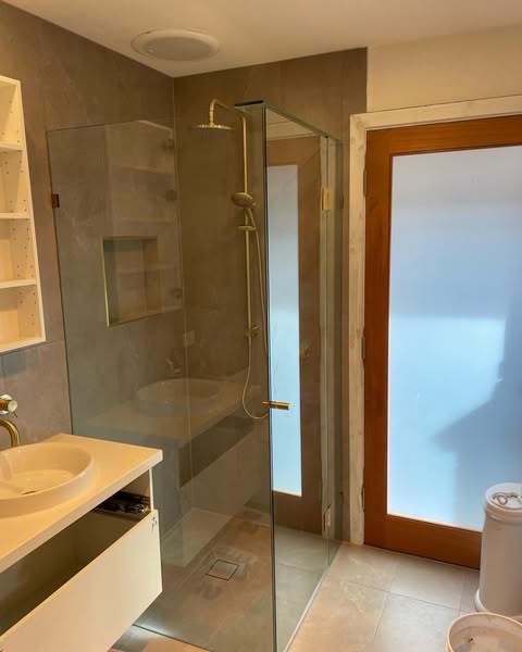 two frameless showers brushed gold 1
